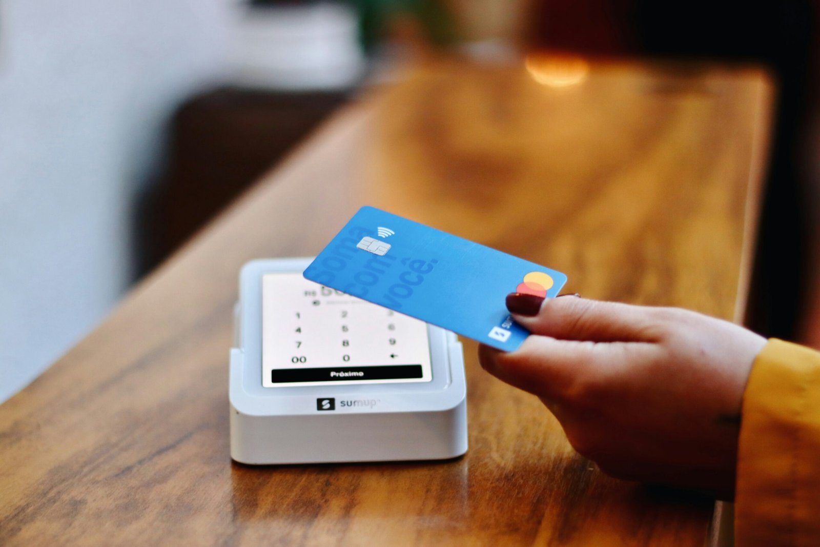 Debit Card vs Credit Card: Key Differences, Pros, Cons & Which One Should You Use? (2026 Guide)