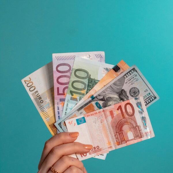 How to Save Money on Groceries: 35 Smart Ways to Cut Your Food Bill (2026 Guide)