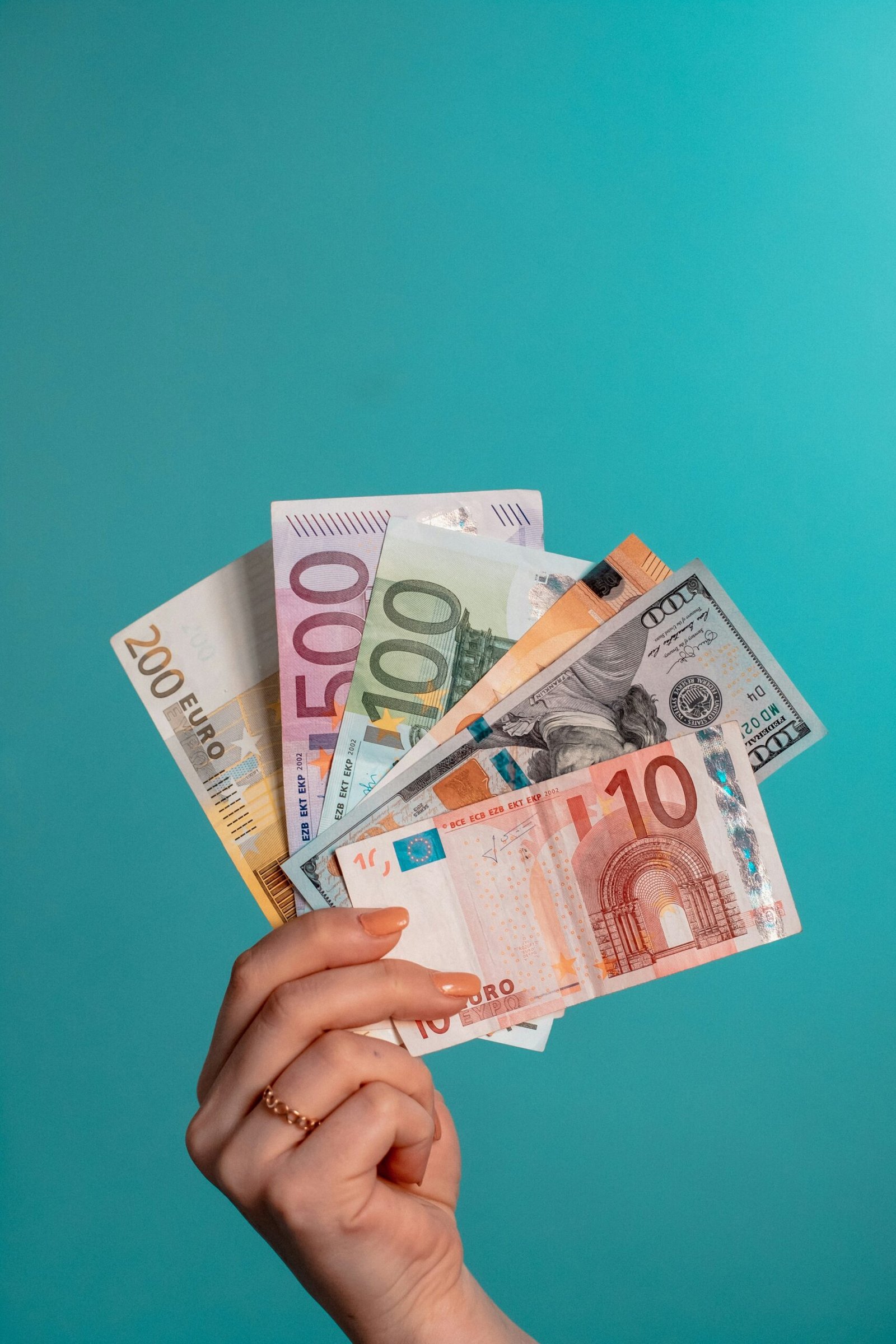 How to Save Money on Groceries: 35 Smart Ways to Cut Your Food Bill (2026 Guide)